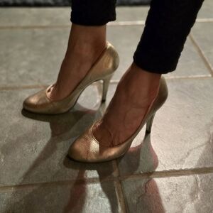 Jessica Simpson Metallic Gold Heels